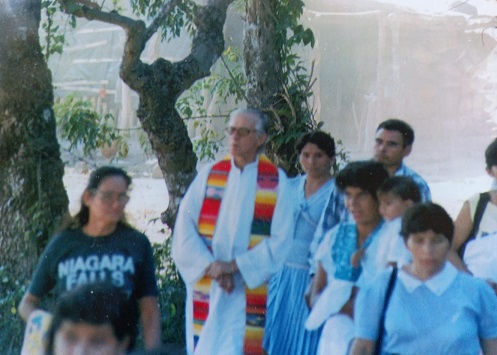 Pedro Casaldáliga en un acto religioso