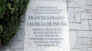 Placa en homenaje a Franco en el Cerro de los Ángeles