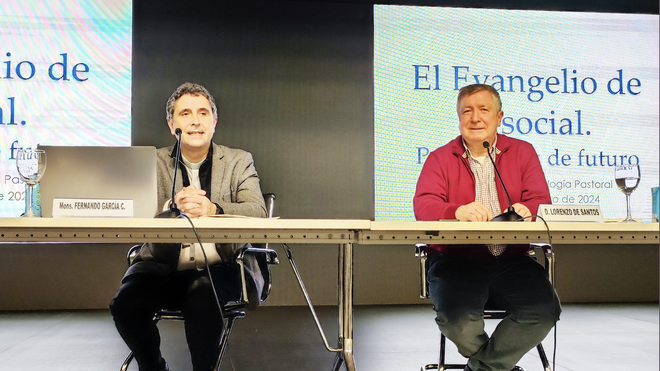 El obispo Cadiñanos con Lorenzo de Santos, director del Instituto Superior de Pastoral
