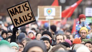 'Nazis fuera', pancarta en un manifestación en Berlín