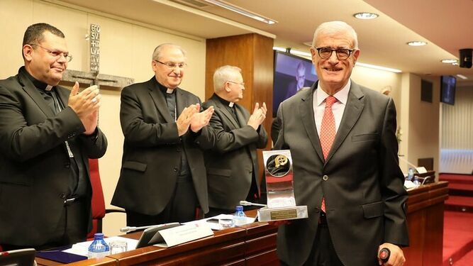 Manolo Garrido recibió el Premio Bravo