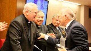 Lorca Planes entrega a Pedro Piqueras el Premio Bravo