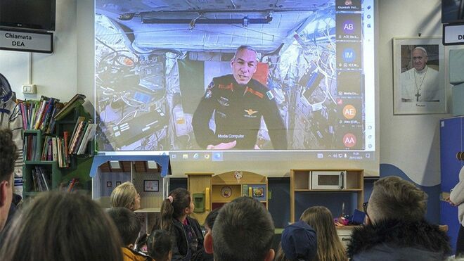 Conexión desde el hospital infantil con la estación espacial