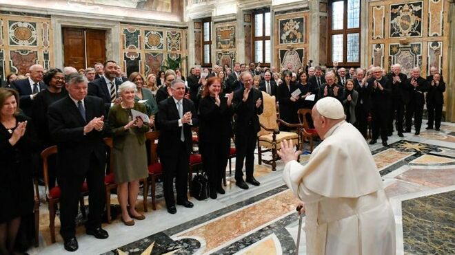 Francisco recibe a una delegación de la Universidad de Notre Dame