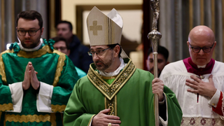 José Cobo, en su primera misa en la iglesia de Montserrat