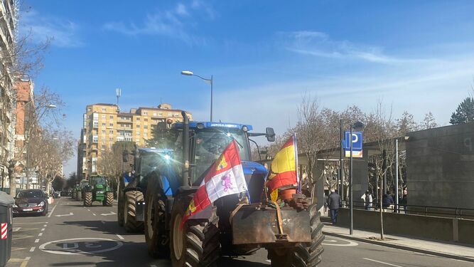 Tractores protestando en las calles de Zamora, ayer