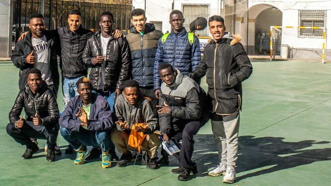Migrantes de Senegal y Marruecos recién llegados al hogar de la Asociación Cardijn en Cádiz