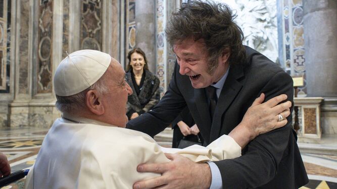 El abrazo del Papa y Milei