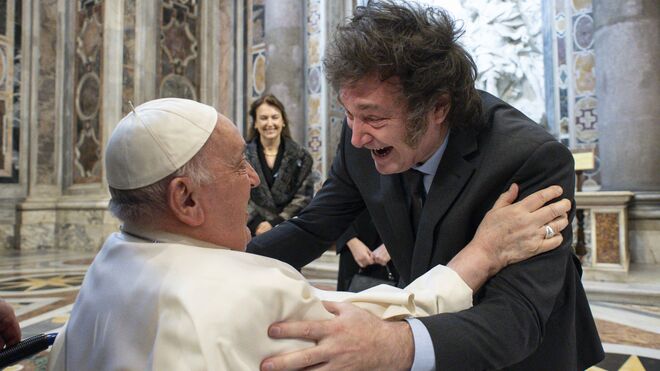 El abrazo del Papa y Milei