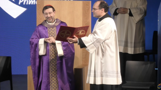 Cobo al comienzo de la eucaristía