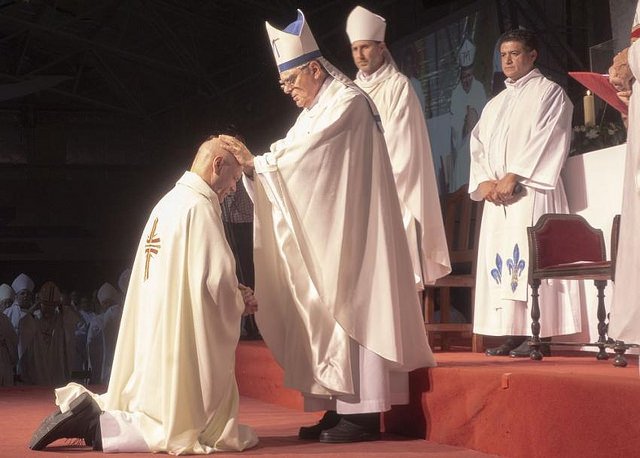 monsenor-caride-recibe-la-ordenacion-episcopal