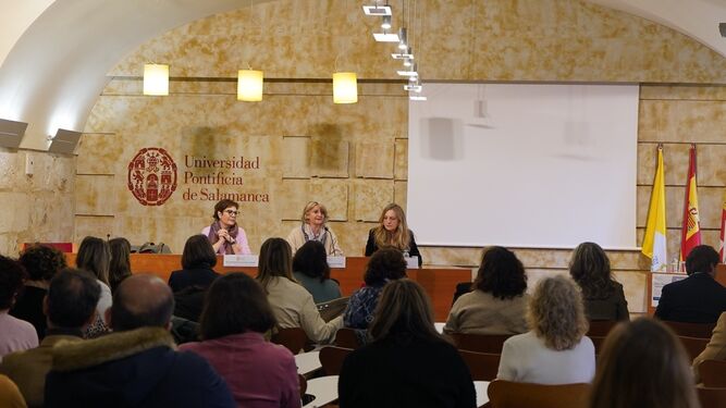 Mesa redonda sobre el perfil de la mujer en los negocios en UPSA