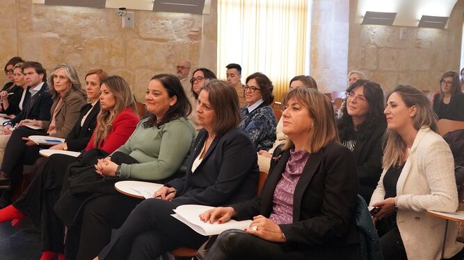 Mesa redonda sobre el perfil de la mujer en los negocios en UPSA