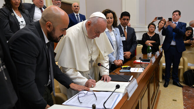 Francisco advierte a Argentina por los "modelos deshumanizantes" de poder