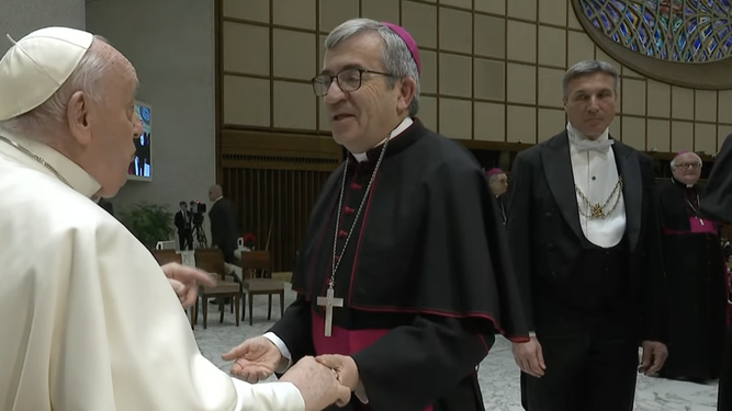 Argüello saluda al Papa tras la audencia