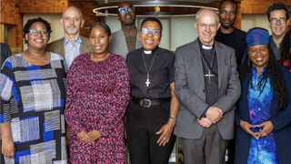 El arzobispo Welby con el Grupo de Supervisión Independiente