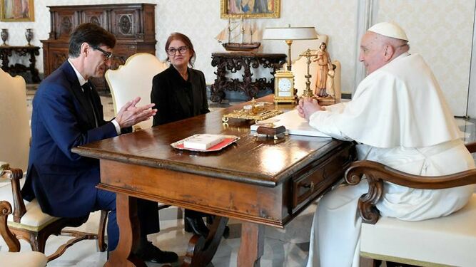 Illa y su mujer, con el Papa en el Vaticano