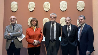 A la derecha, Tomás Ruiz, director general de OHLA, acompañado del equipo directivo y parte del equipo técnico del Museo