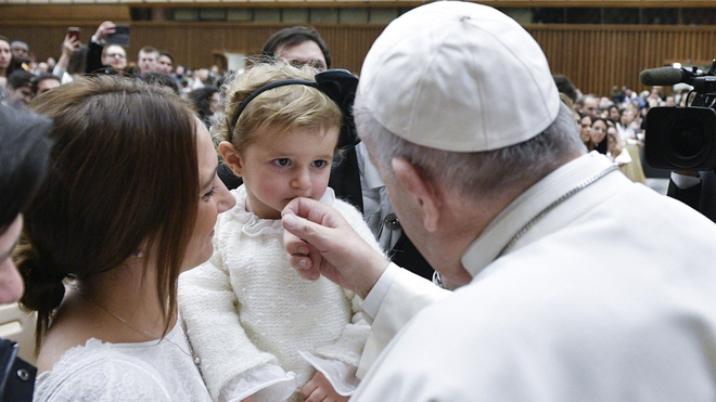 Papa, niña y madre