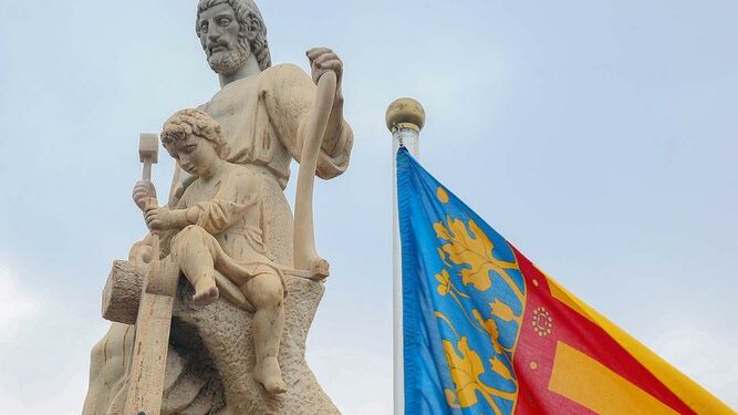 Escultura en Valencia de San José y el Niño