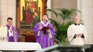 José Cobo, durante el funeral