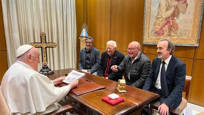 Francisco, con el equipo de Religión Digital en marzo de 2023