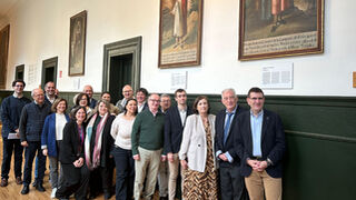 Juan José Etxeberria (a la drcha.) junto a otras autoridades académicas
