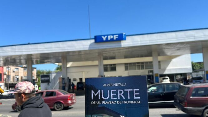 La novela de Metalli, en la gasolinera donde se producen los hechos