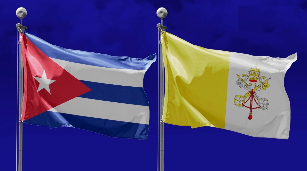 banderas de Cuba y de la Santa Sede