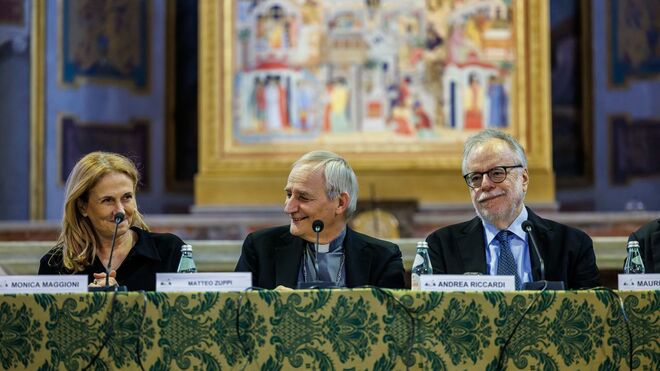 Zuppi, Riccardi y Maggioni,durante la presentación del libro
