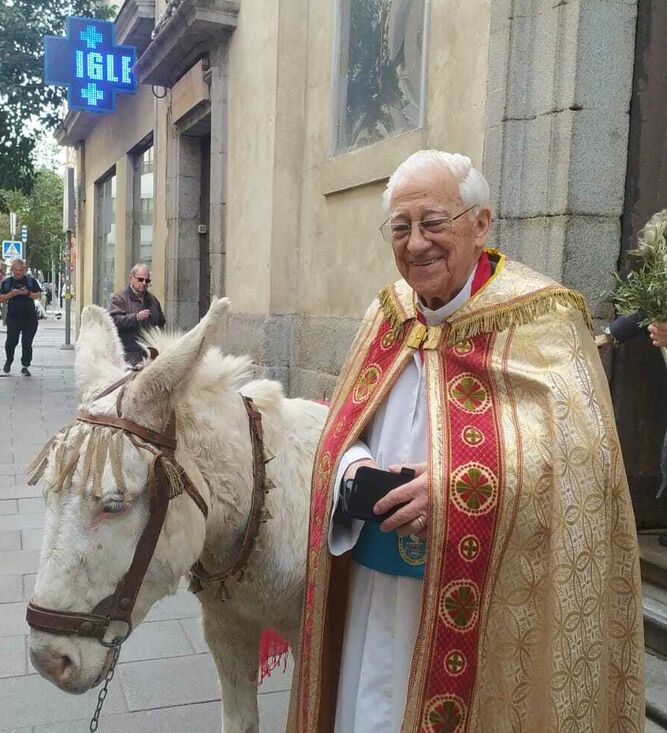 El padre Ángel, con Nieves