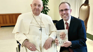 Fabio Marchese Ragona, con el Papa