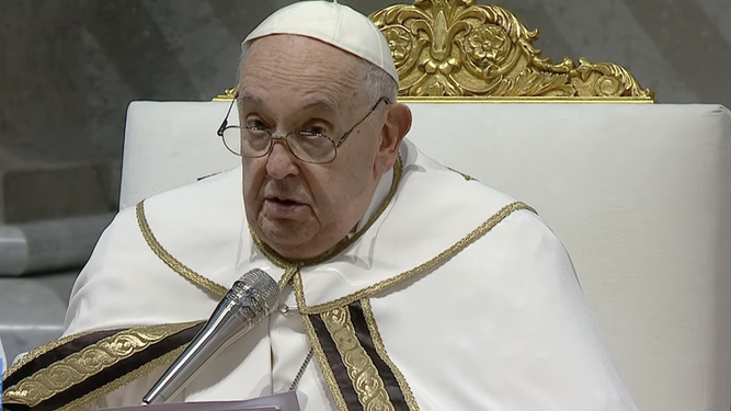 El Papa, durante la lectura de la homilía