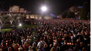 Veinticinco mil personas asistieron al Vía Crucis en el Coliseo