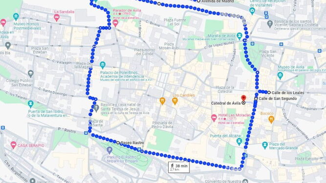 El recorrido habitual del vía crucis por el recinto amurallado de Ávila