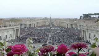 La Plaza de San Pedro, abarrotada