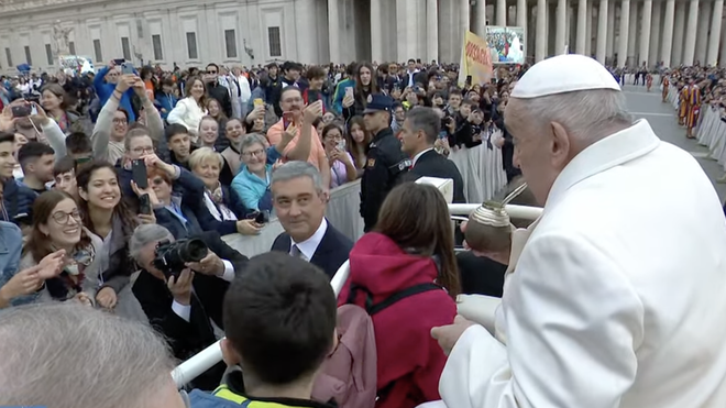El Papa tomando mate