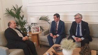 Los presidentes de la CEOE y la CEG con el arzobispo de Santiago