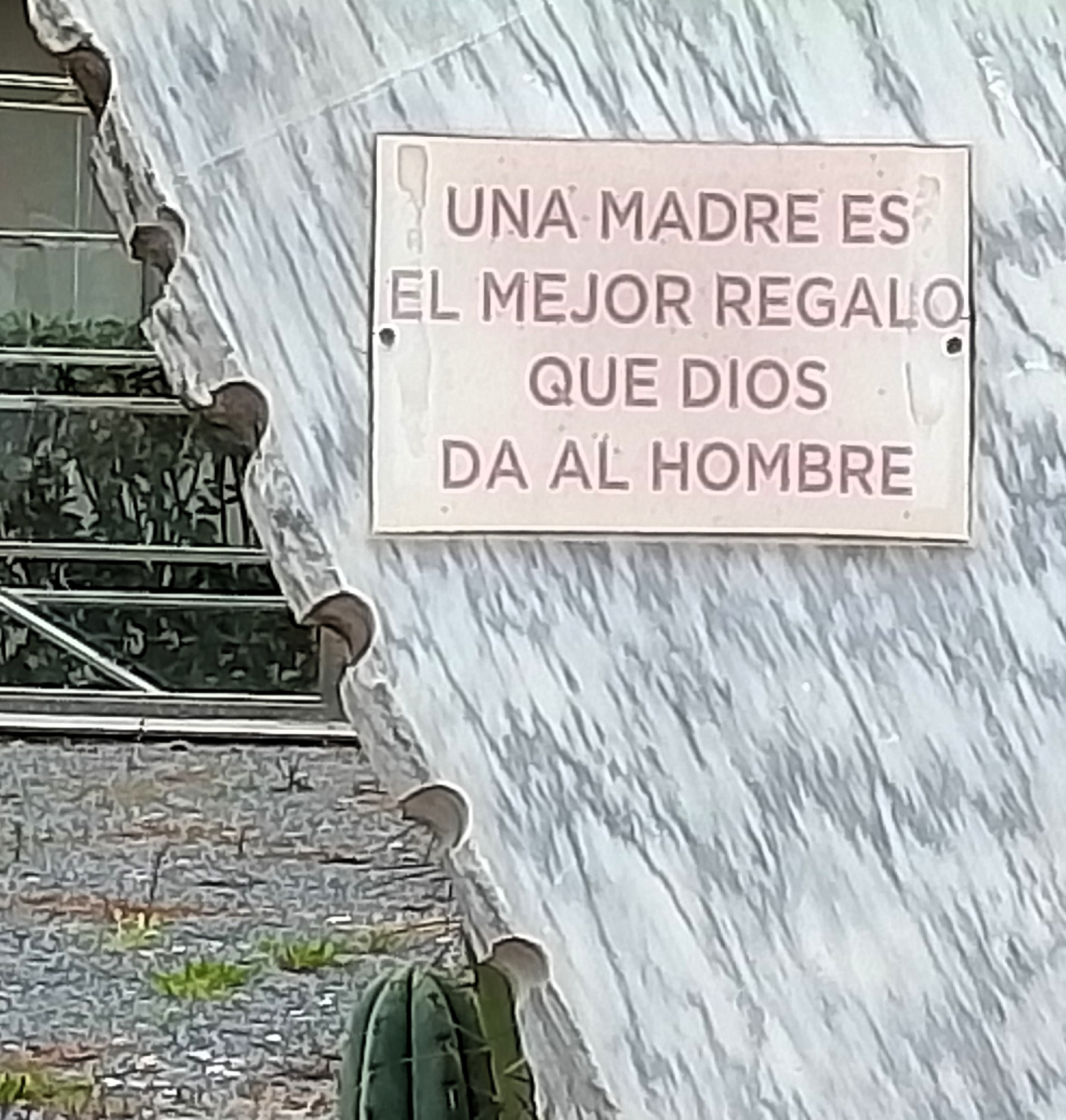 Placa a la madre. Parroquia del Espíritu Santo (Badajoz)