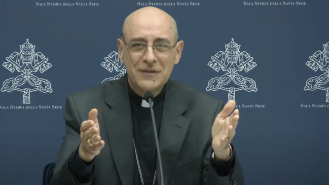 El cardenal Víctor Manuel Fernández durante la presentación