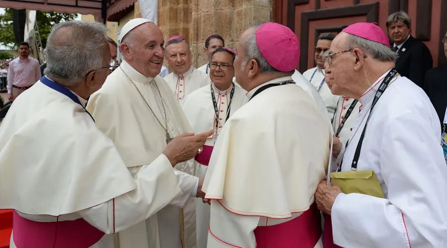 obispos colombianos con Francisco en Cartagena
