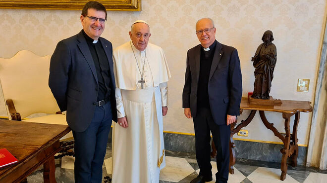 Francisco con el rector de Deusto y el decano de la Facultad de Teología