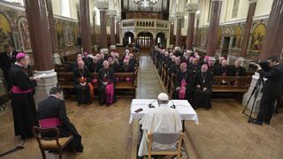 Francisco, con los obispos en un encuentro en Dublin durante su viaje en 2018