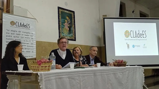 El prelado porteño y la rabina Silvina Chemen durante el diálogo