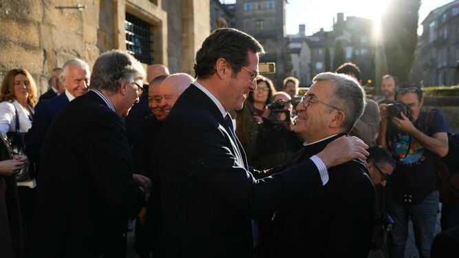 Antonio Garamendi saluda a Luis Argüello