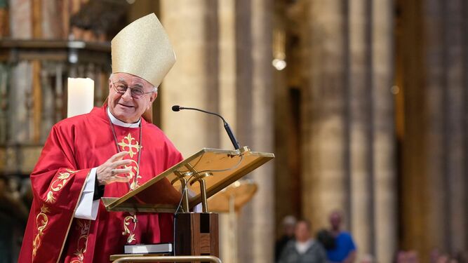Vincenzo Paglia, durante su homilía en la Misa del Peregrino en la catedral compostelana
