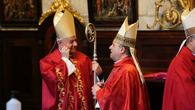 Los arzobispos Prieto y Paglia en la catedral de Santiago de Compostela