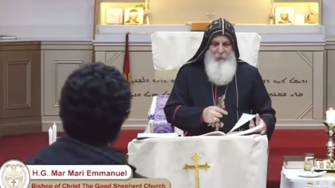 Momento en que se produce el ataque al sacerdote en Sídney