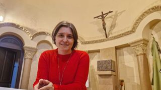 Conchi García, una de las tres mujeres que se forman para celebrar exequias en Barcelona