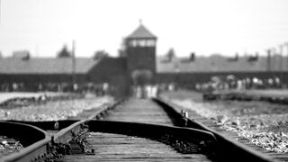 La vía del tren que conducía a Auschwitz